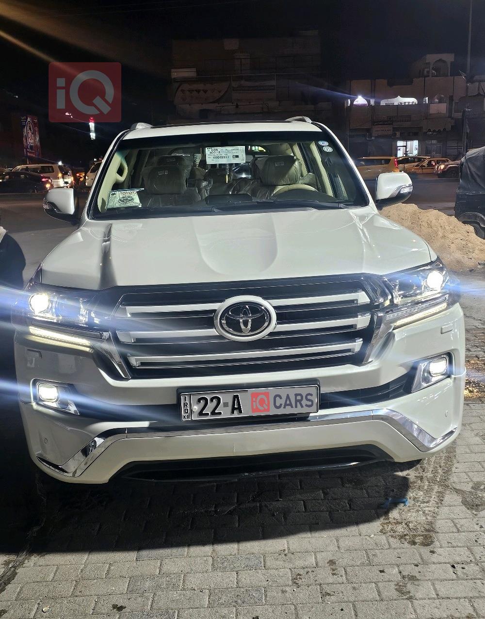 تۆیۆتا لاند کروزەر